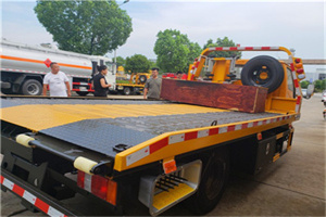 兴平附近拖车电话号码服务